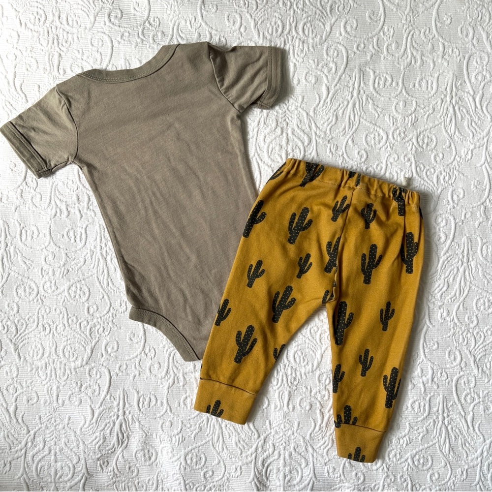 6-12M🌵 Baby Boys Wild & Free Western Cactus Print Taupe Bodysuit & Mustard Pants - Picture 2 of 7